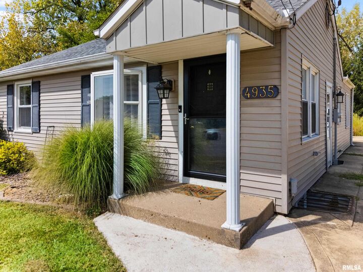 Property Photo: 4935 N Glenaire Court IL 61616