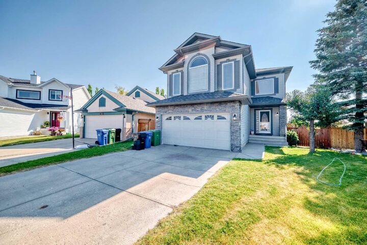 Photo de la propriété:  41 Covette Bay NE  AB T3K 4S9 