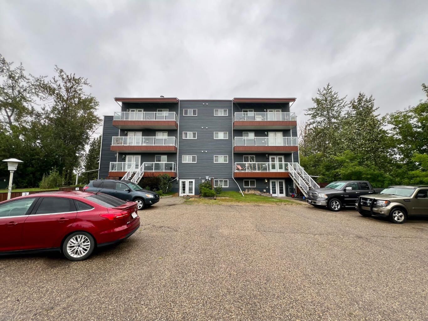 Property Photo: 5519 Kerry Wood Drive 305 AB T4N 4X3