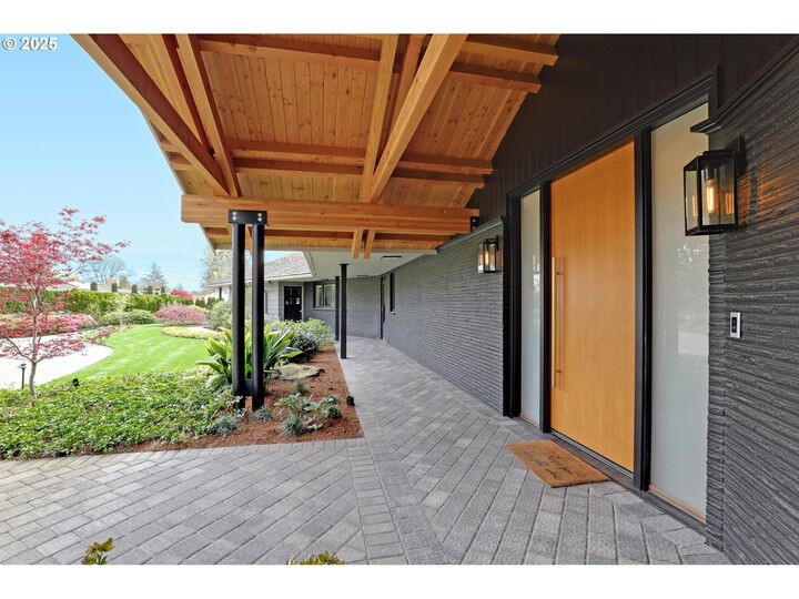 Property Photo: 7750 SW Montclair Dr OR 97225