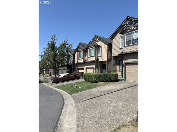 Property Photo:  5856 SE Woodland Dr  OR 97080 