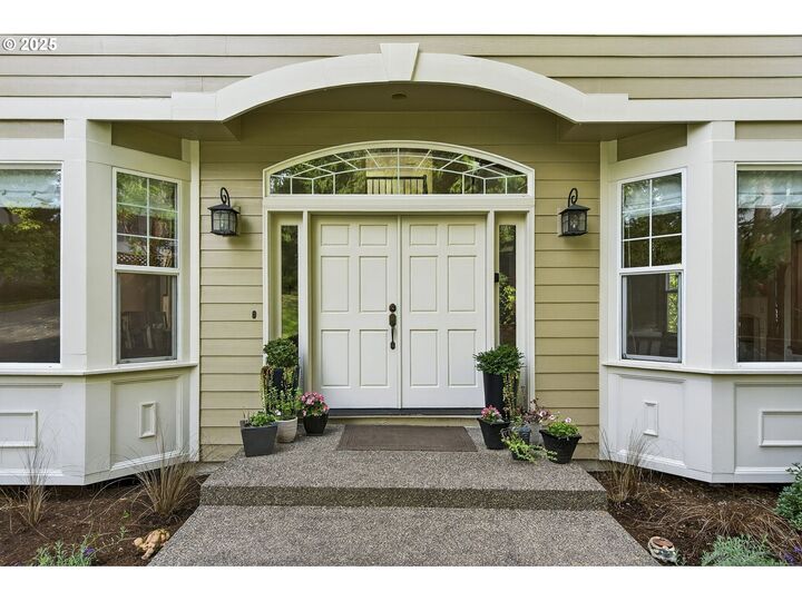 Property Photo: 8452 NW Timber Ridge Ct OR 97229