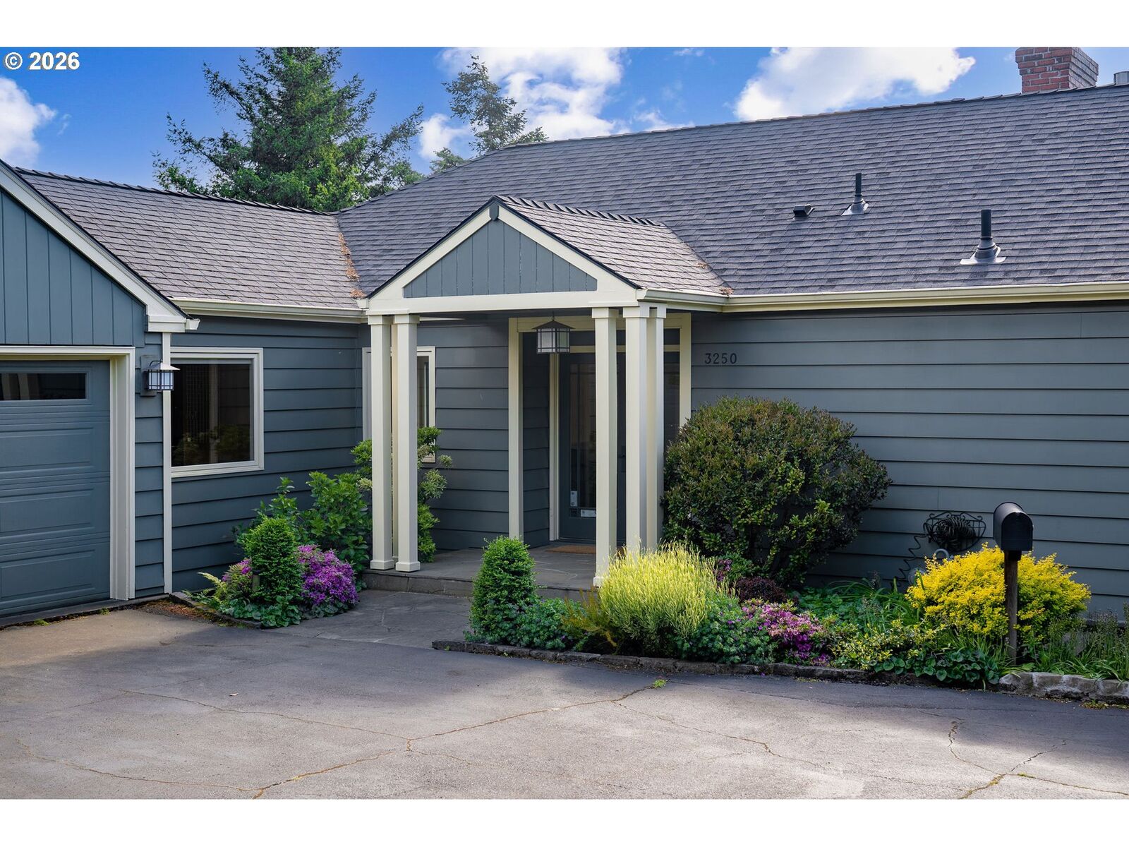 Property Photo:  3250 SW Donner Way Ct  OR 97239 