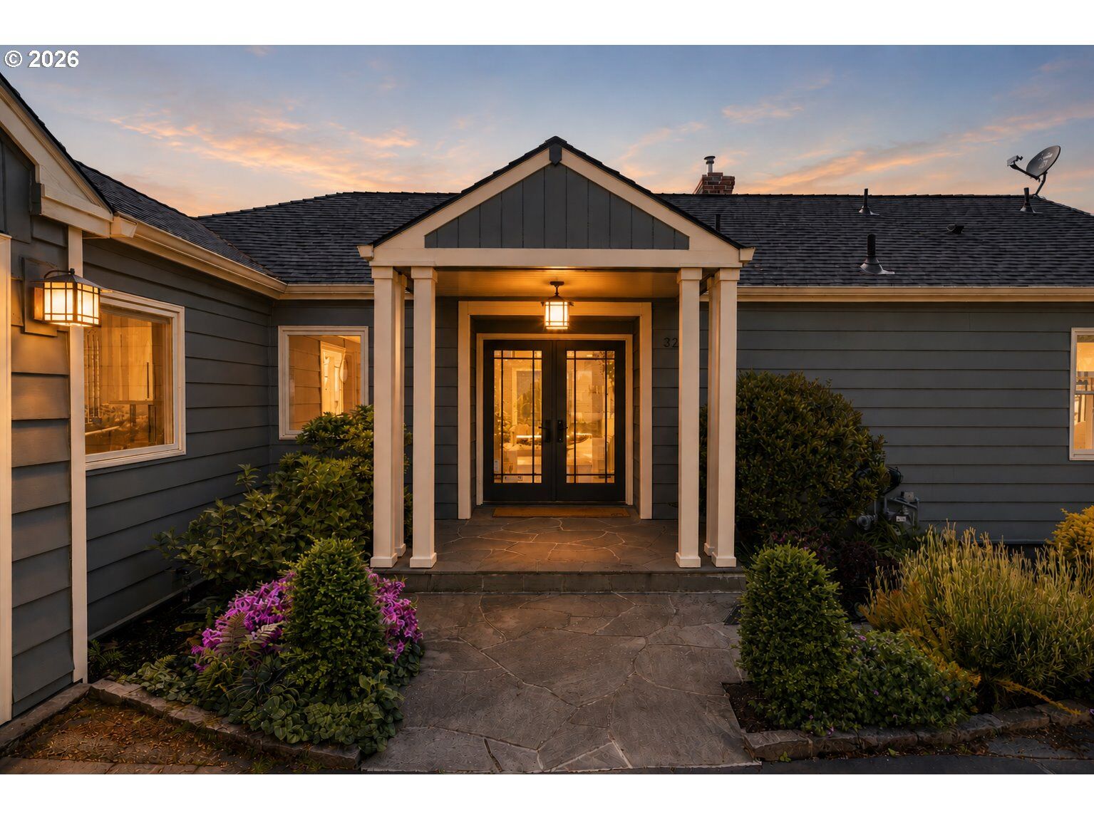 Property Photo: 3250 SW Donner Way Ct OR 97239