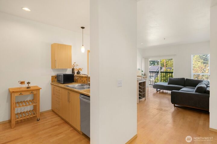 Property Photo:  424  N 85th St 411  WA 98103 