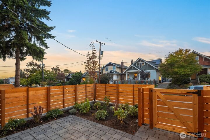 Property Photo:  4526  Corliss Avenue N B  WA 98103 
