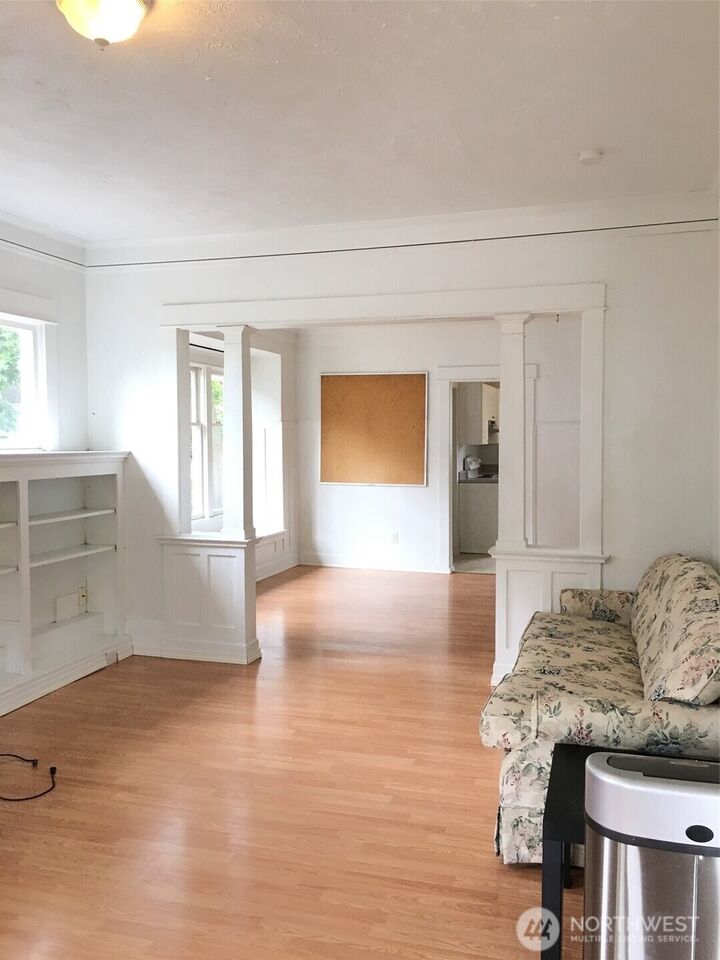 Property Photo:  5011  8th Avenue NE  WA 98105 