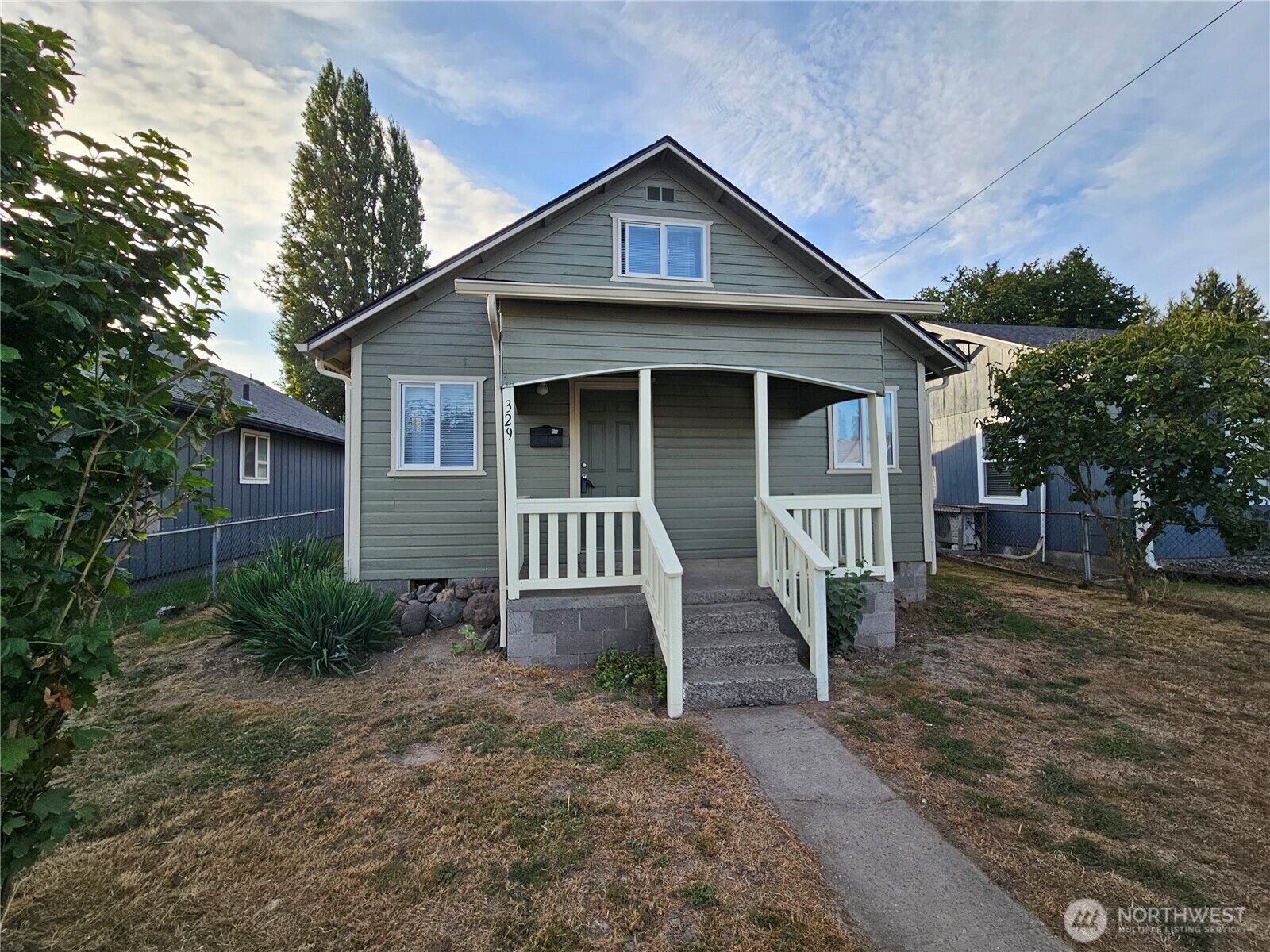 Property Photo:  329  24th Street  WA 98632 