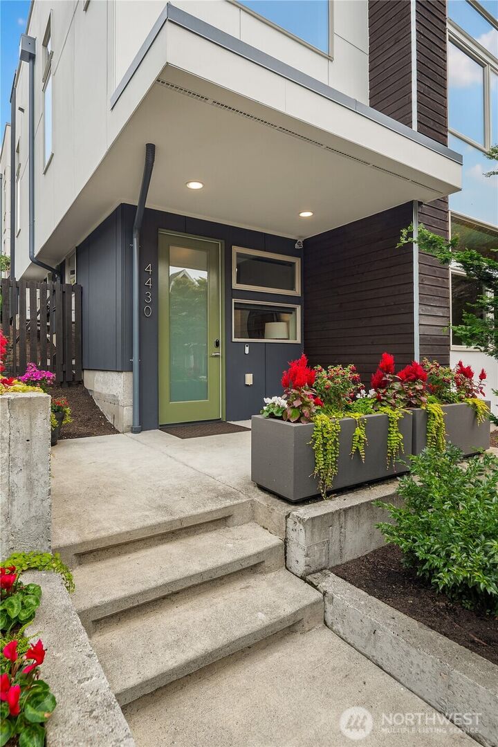 Property Photo:  4430  Renton Avenue S  WA 98108 
