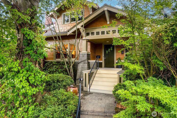 Property Photo:  611  20th Avenue E  WA 98112 
