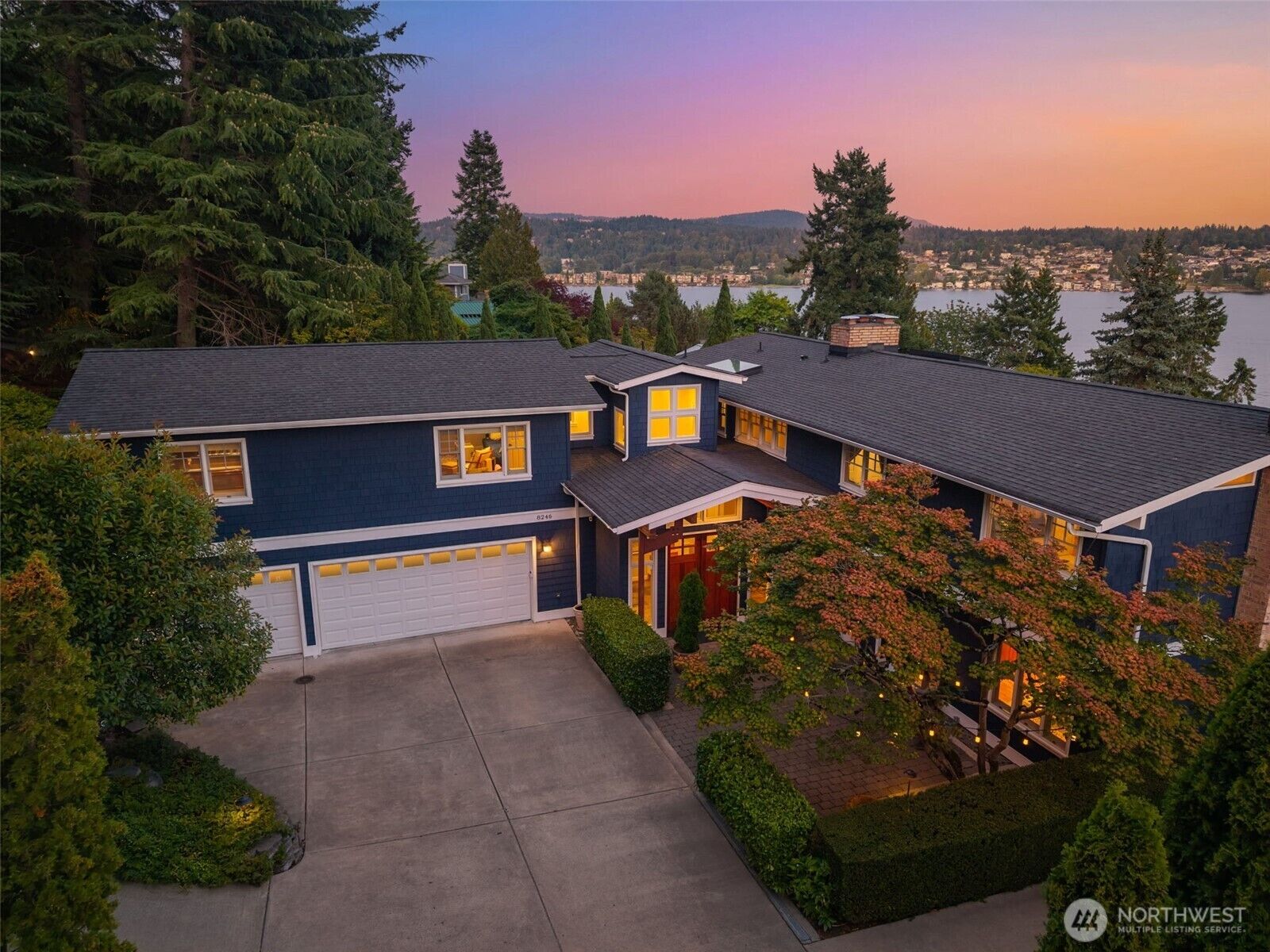 Property Photo: 8246 E Mercer Way WA 98040