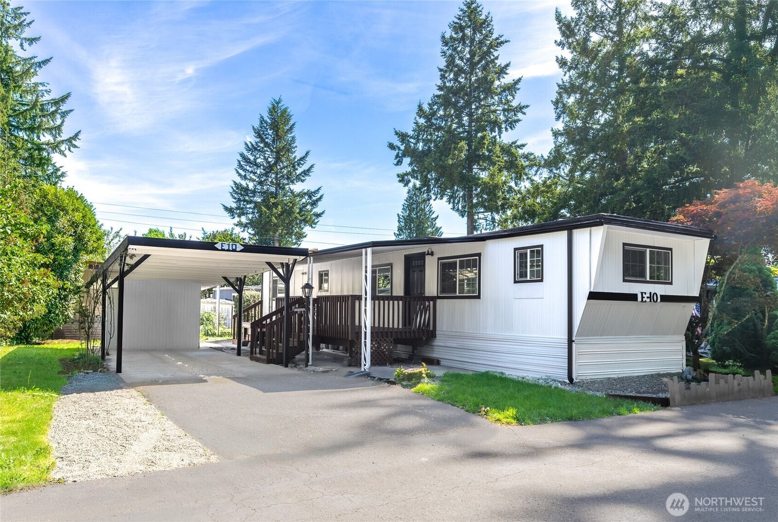 Property Photo: 900 29th Street SE 10 WA 98002