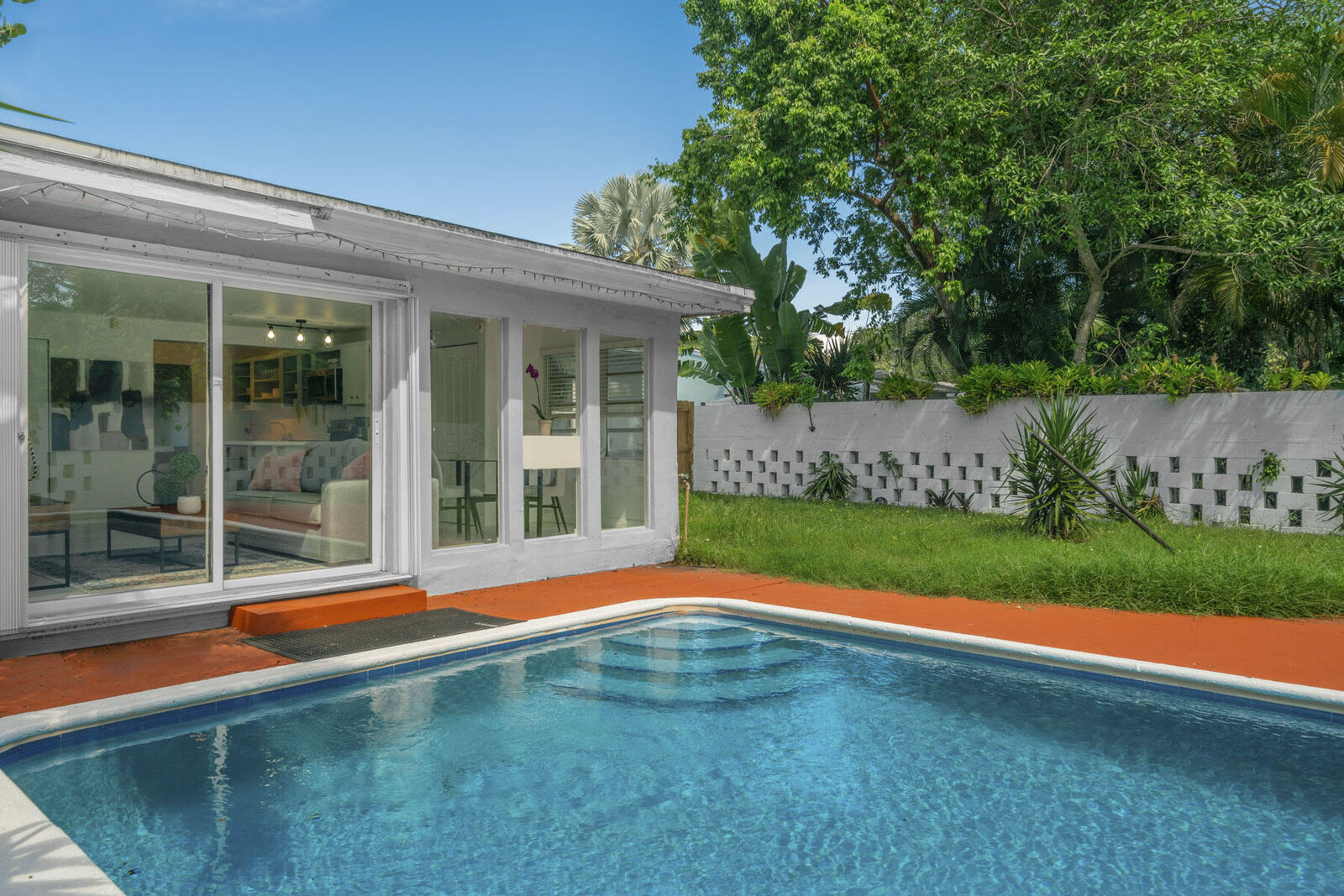 Property Photo:  842 SW 11th Court  FL 33315