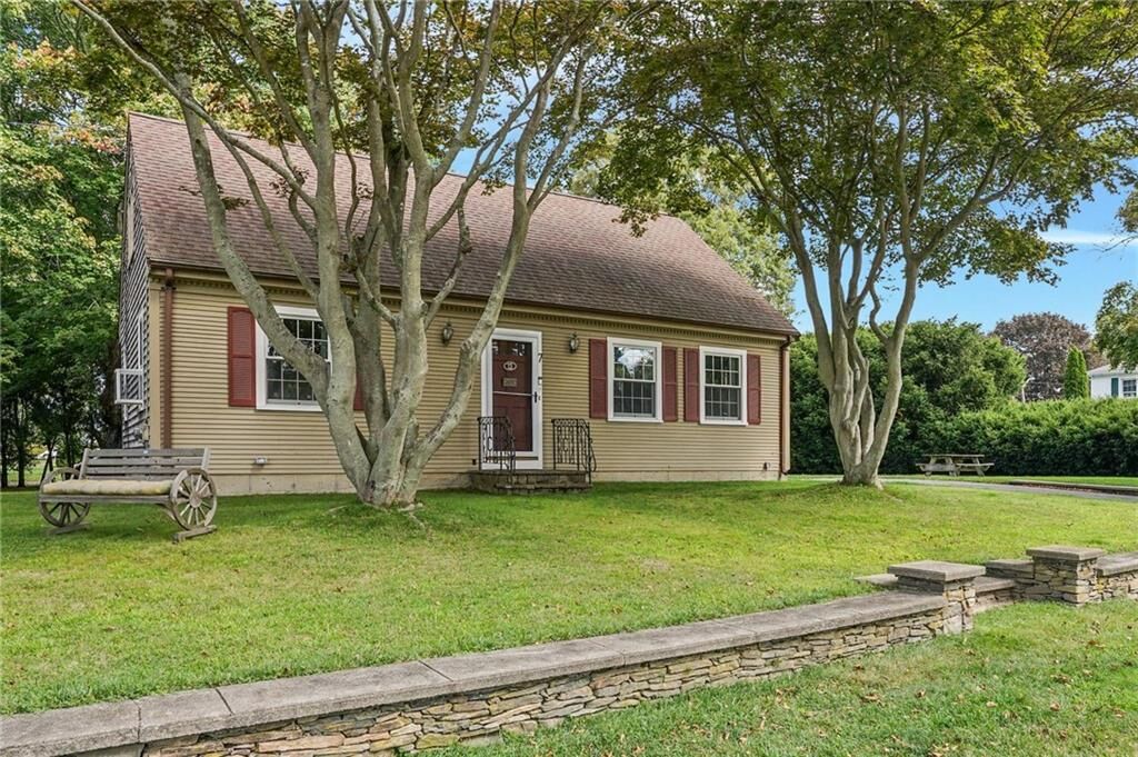 Property Photo:  7 Annawamscutt Drive  RI 02809 