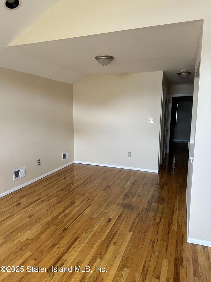 Property Photo:  231 Gervil Street  NY 10309 