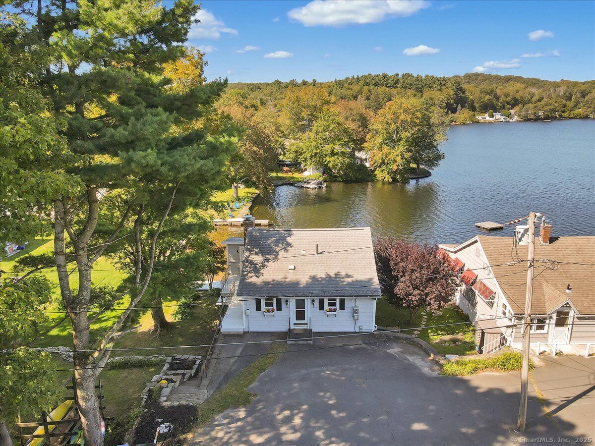 Property Photo:  10 Lakeside Lane  CT 06043 