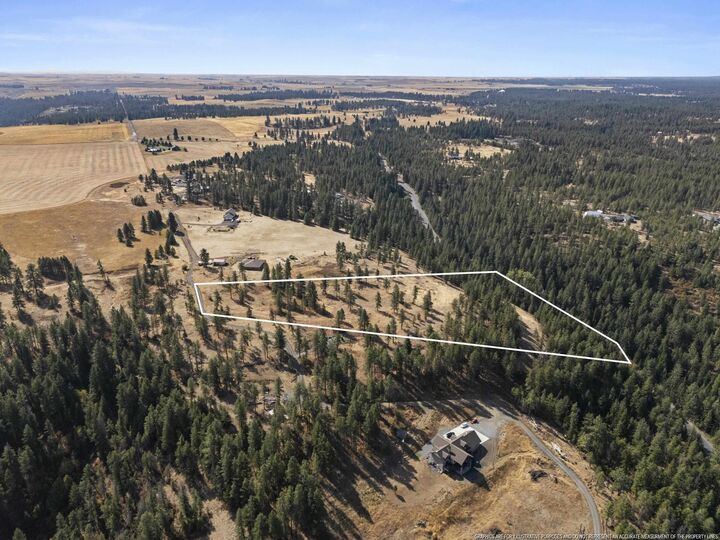 Property Photo:  42xx E Rambling Rose Ln  WA 99036 