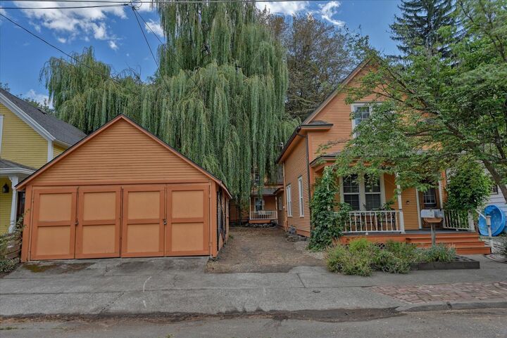 Property Photo: 1421 W Clarke Ave 1421 1/2 W Clarke WA 99201