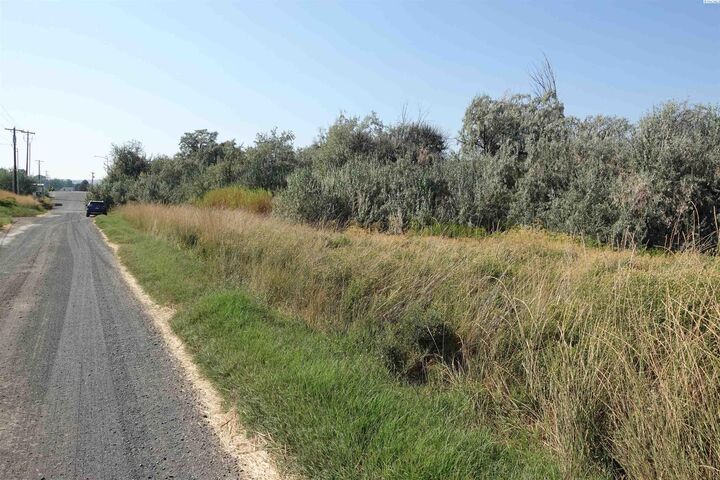 Property Photo: 1930 Jericho Rd WA 99352