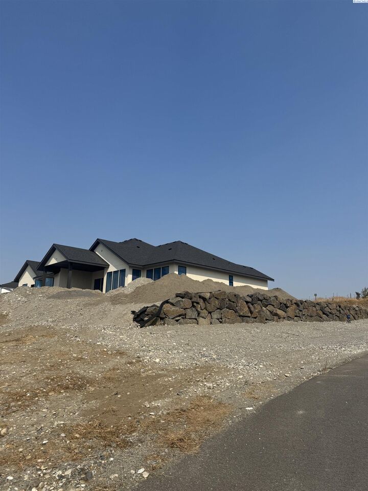 Property Photo:  57 Columbia Bluffs Ln  WA 99301 
