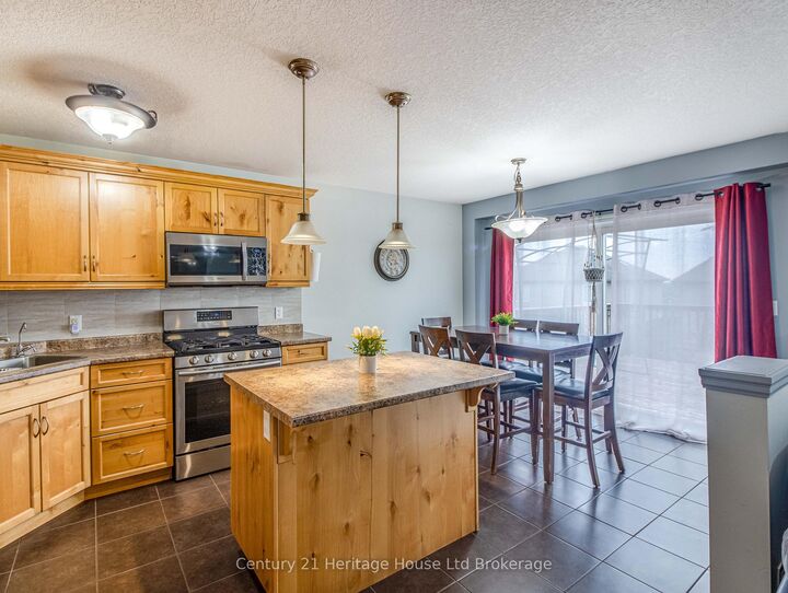 Property Photo:  702 Frontenac Crescent  ON N4V 0B1 