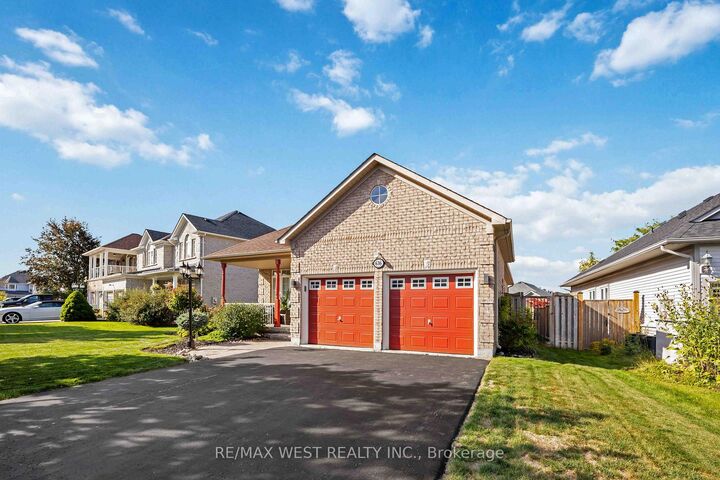 Property Photo: 636 Faywood Crescent ON L1K 2S4