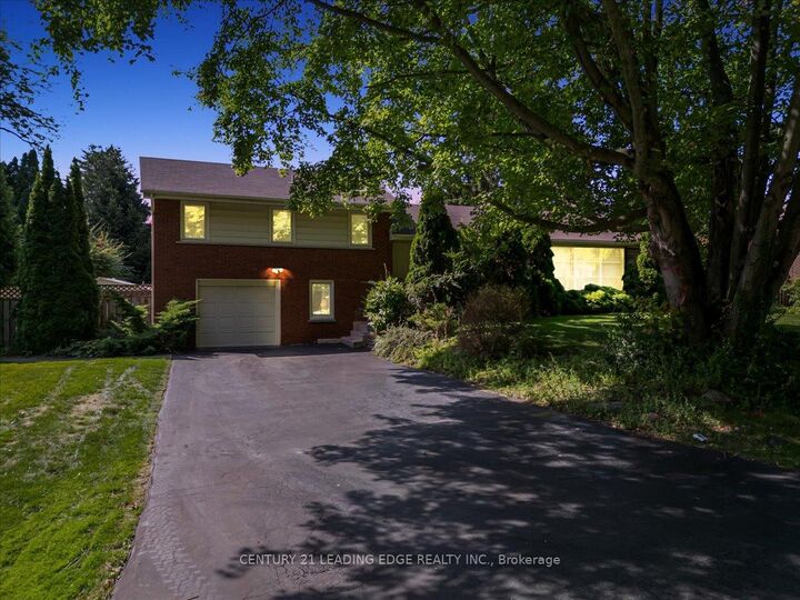 808 Falcon Boulevard  Burlington ON L7T 3B3 photo