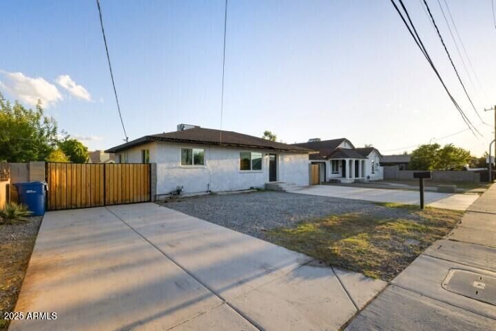 Property Photo:  427 E Crescent Avenue  AZ 85204 