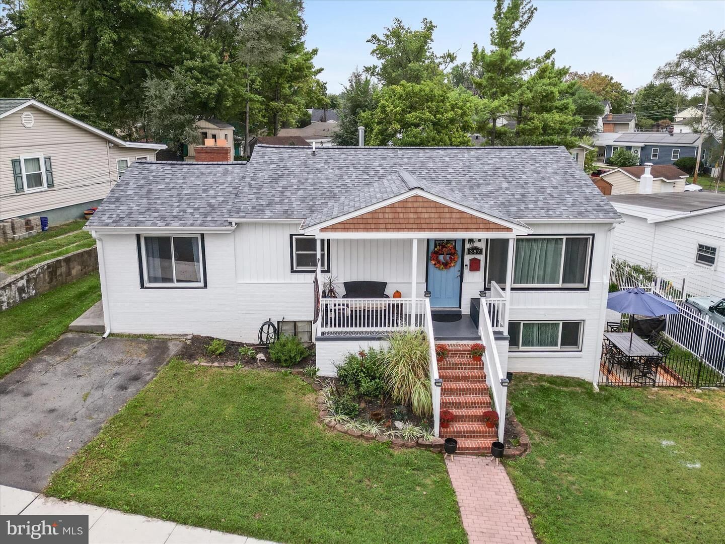 Property Photo: 387 E Pall Mall Street VA 22601