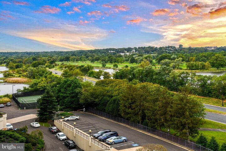 Property Photo:  1250 S Washington Street 816  VA 22314 