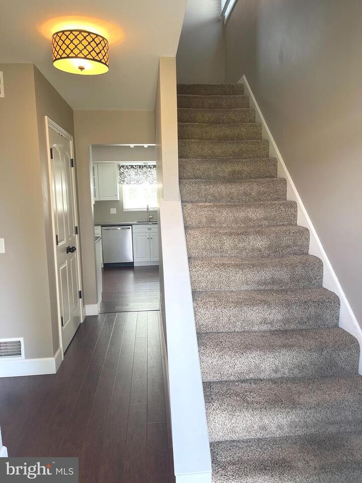 Property Photo:  990 E Governor Road  PA 17033 
