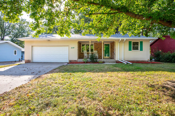 Property Photo:  219 Beedle Drive  IA 50014 