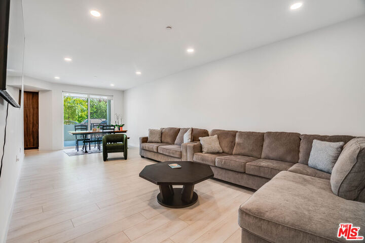 Property Photo: 1021 S Shenandoah St CA 90035