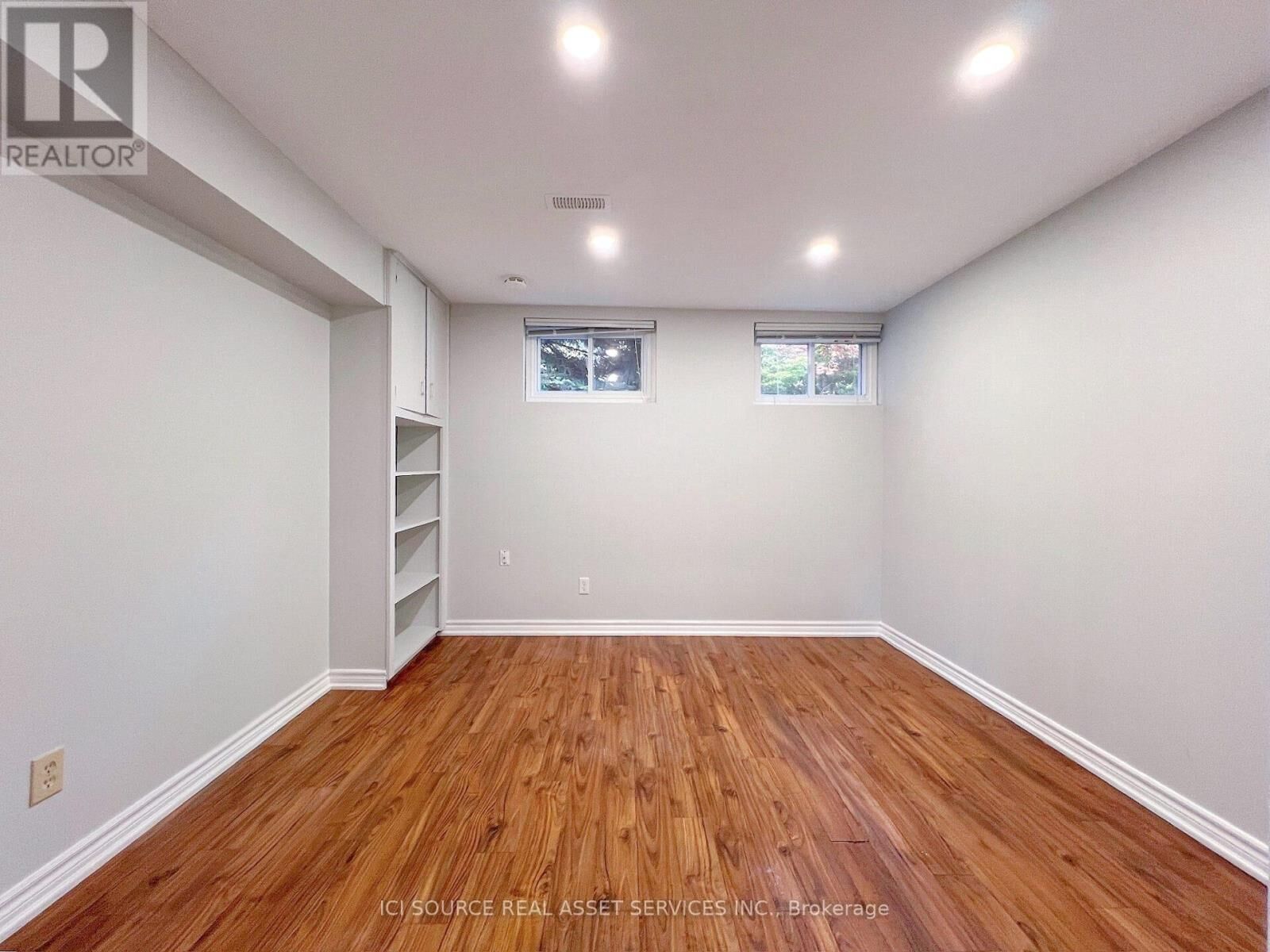 Photo de la propriété: 75 Rowatson Road Bsmt ON M1E 1K3