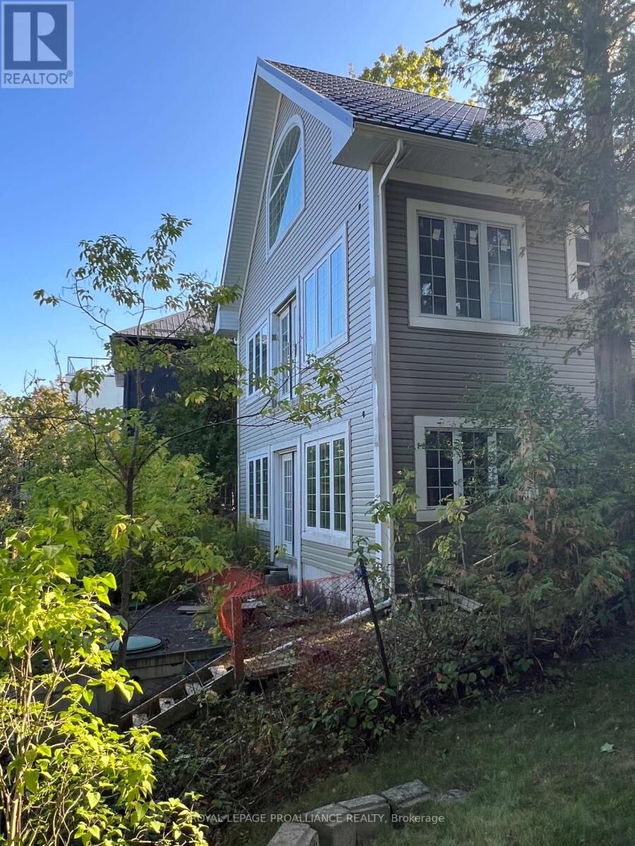 Property Photo:  5427 Young Street 410  ON K0K 2H0