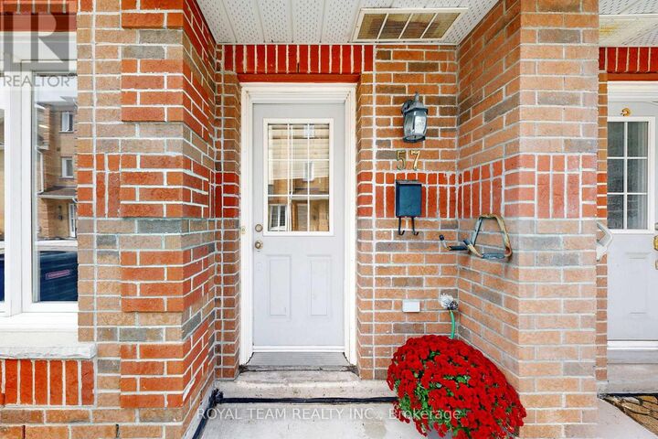 Property Photo:  151 Townsgate Drive 57  ON L4J 8J7 