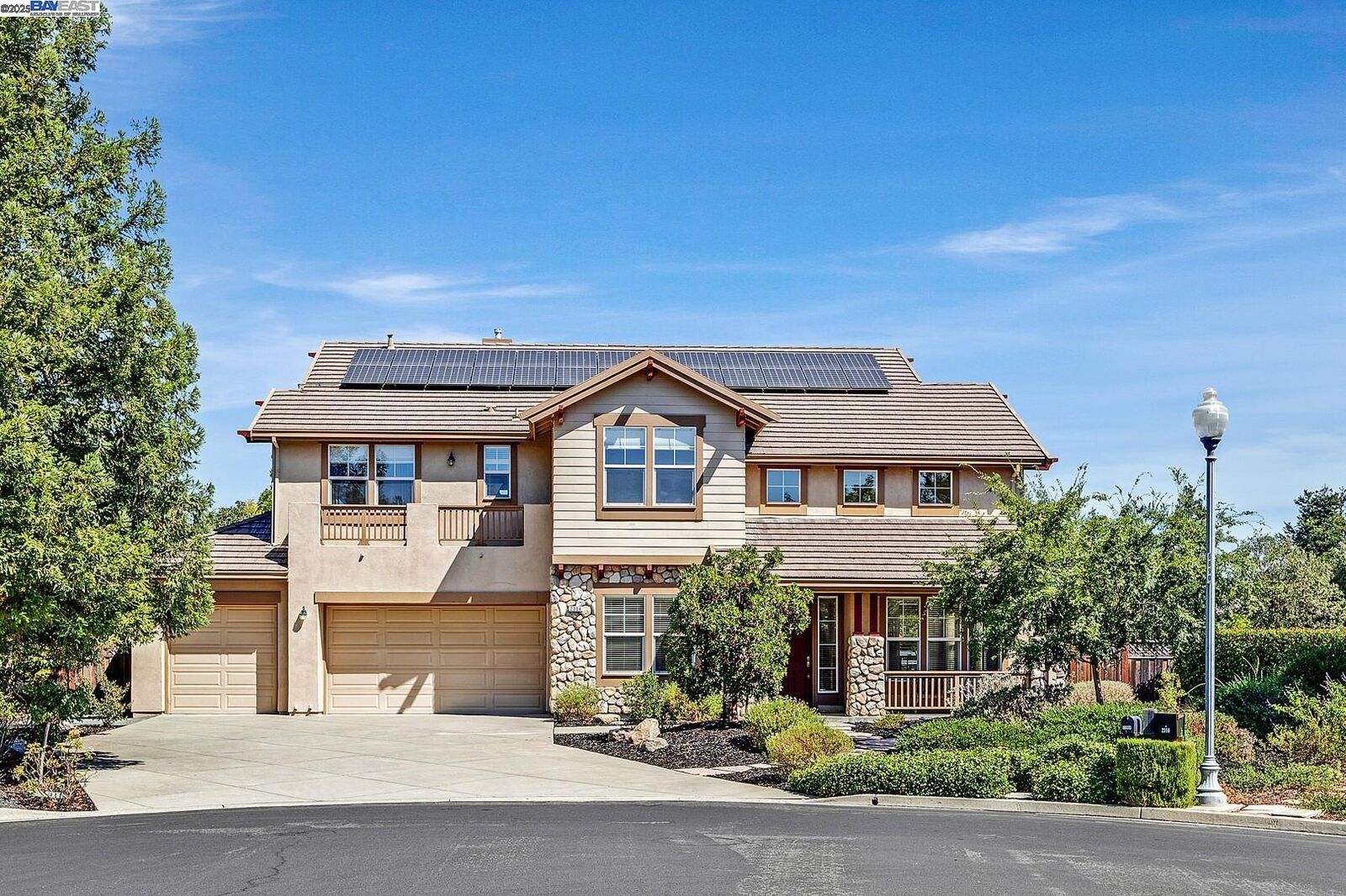 Property Photo: 2304 White Oak Pl CA 94550