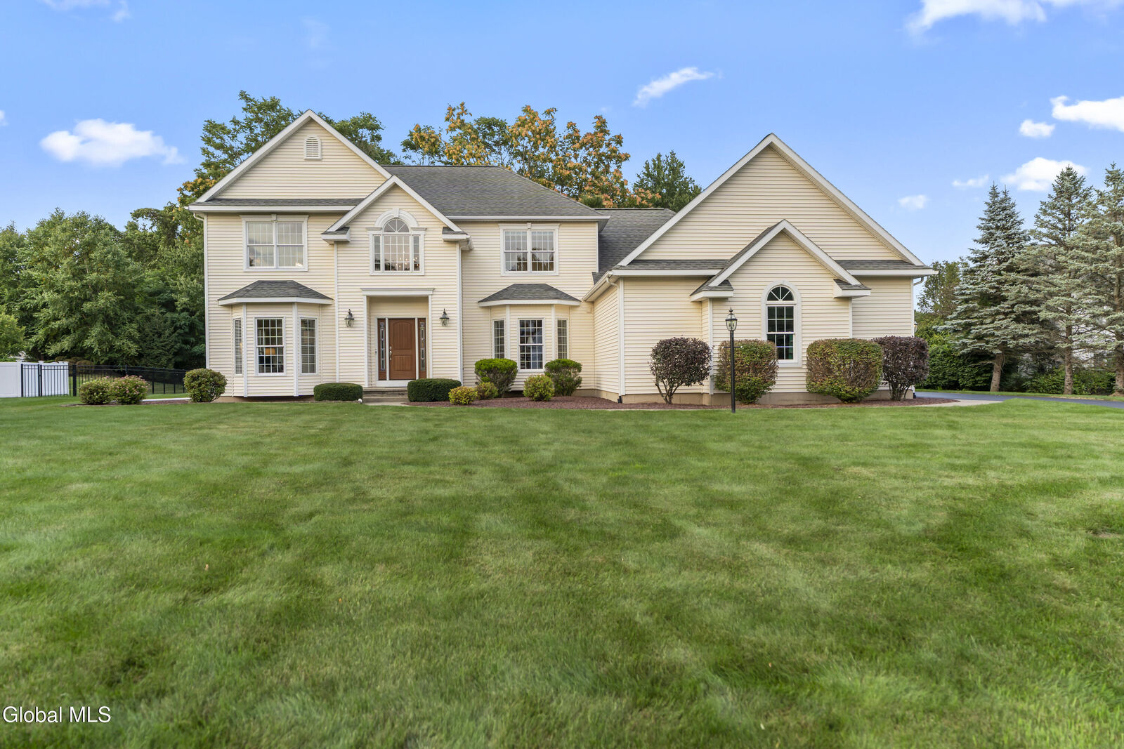 Property Photo: 19 Devonshire Way NY 12065