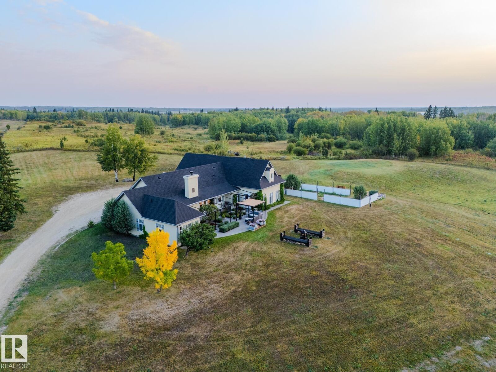 Property Photo:  22250 Twp Road 512  AB T8C 1H2 