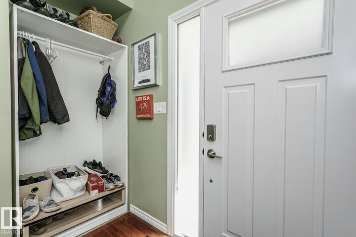 Property Photo:  3520 33 Avenue NW  AB T6L 5G6 