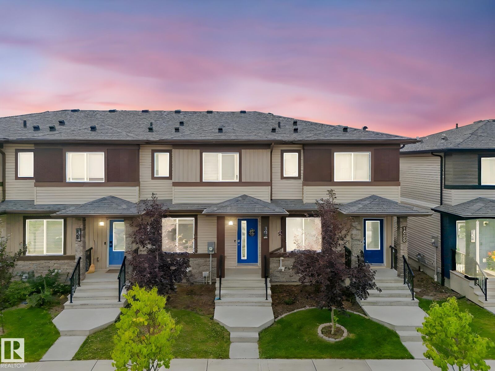 Property Photo:  1094 Cy Becker Road NW  AB T5Y 3Z9 