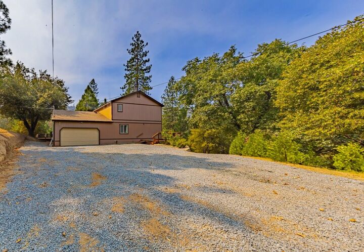 Property Photo:  52120 Pettitt Road  CA 93644 