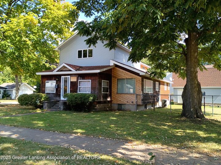 Property Photo:  601 S Cochran Avenue  MI 48813 
