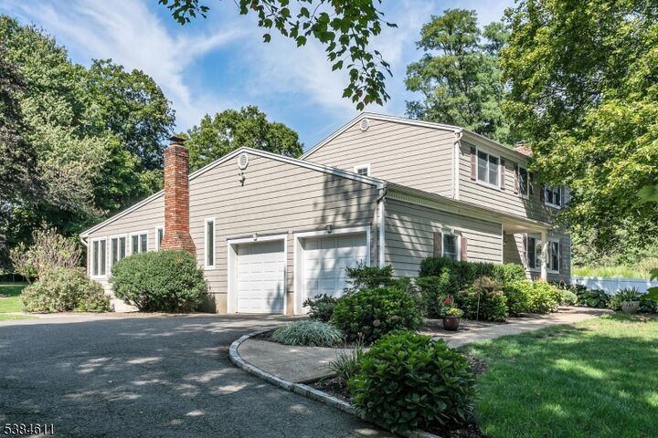 Property Photo:  28 Franklin Dr  NJ 07920 