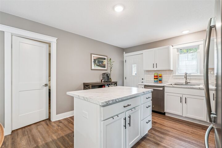 Property Photo:  2325 SE 6th Street  IA 50315 