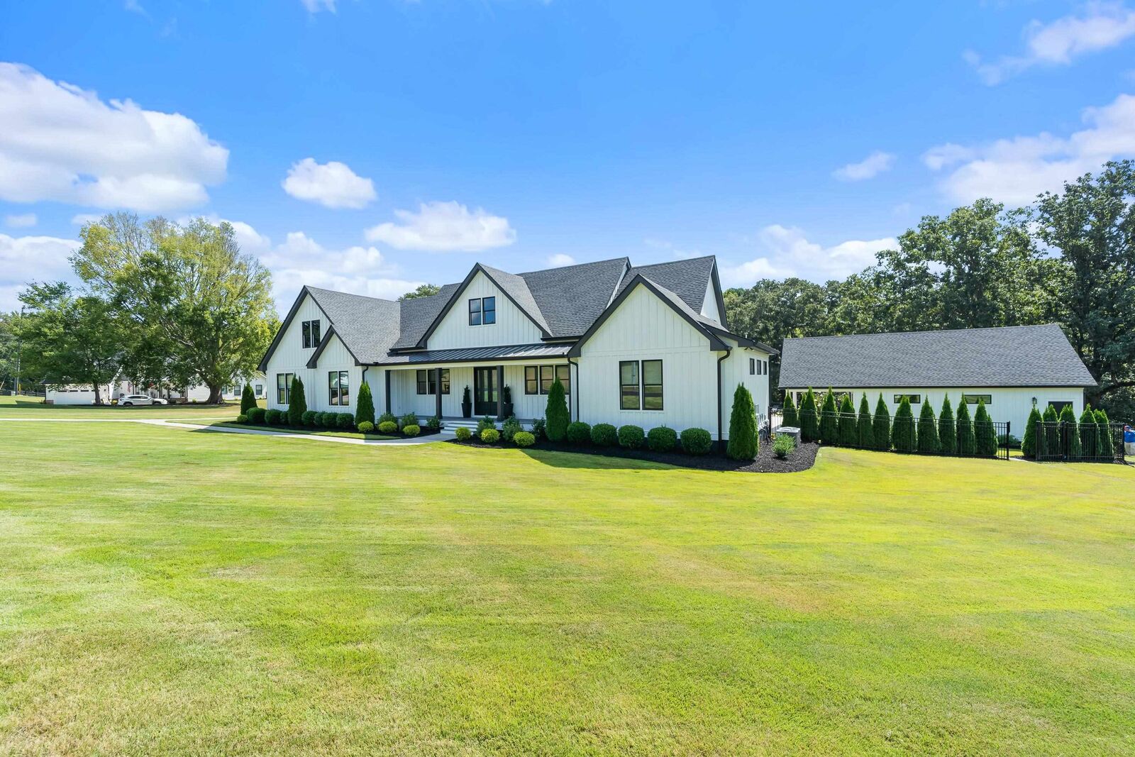 Property Photo:  1080 Sunset Bluff  GA 30642 