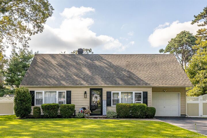 Property Photo:  3 Lacebark Lane  NY 11763 