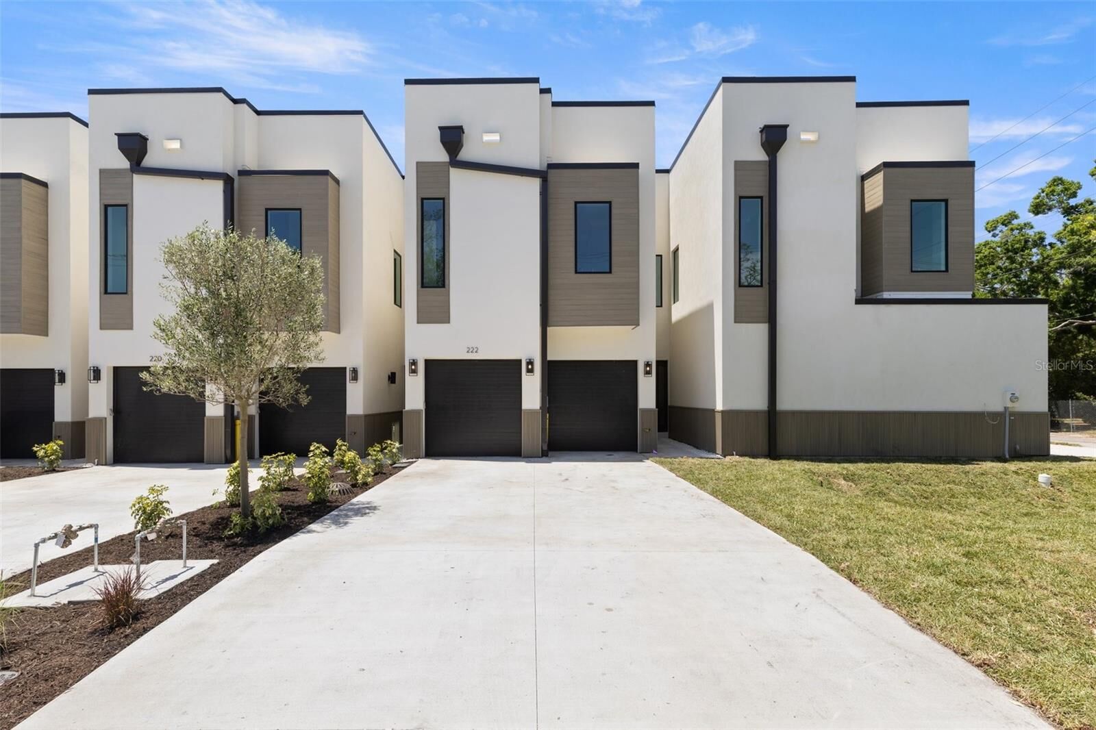 Property Photo: 222 N Hesperides Street FL 33609