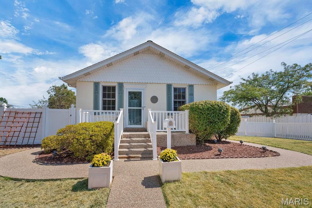 Property Photo: 1112 Simmons Avenue MO 63122