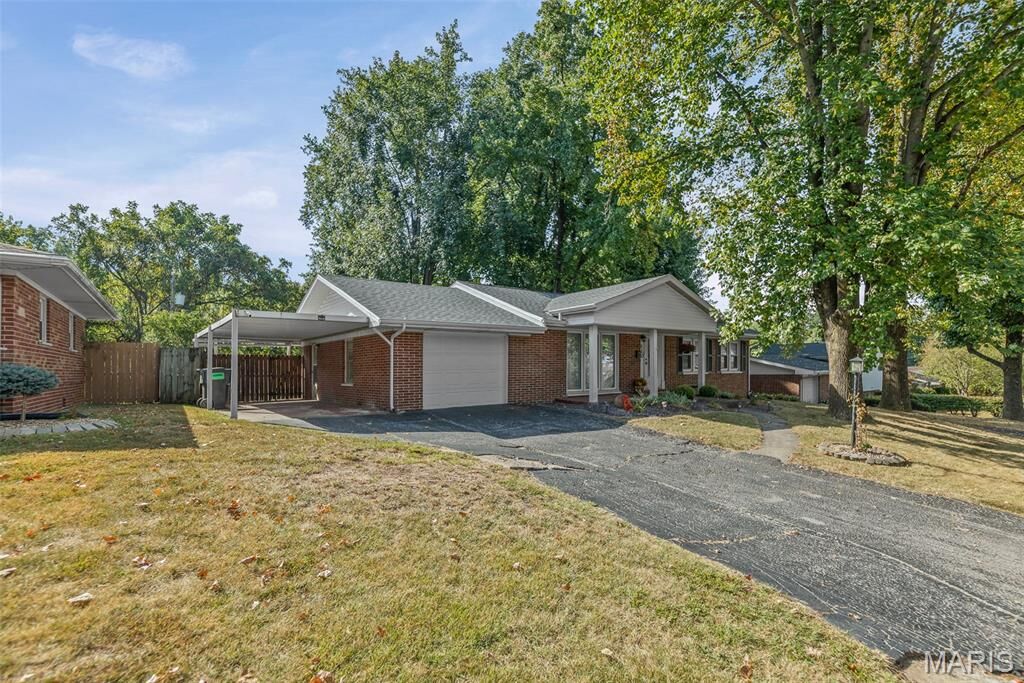 Property Photo: 820 Wilshire Drive IL 62223